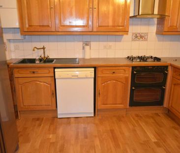 3 bedroom flat to rent - Photo 4