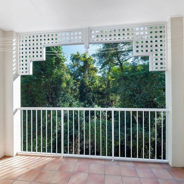 Fully Furnished Top Floor Unit! - Photo 1