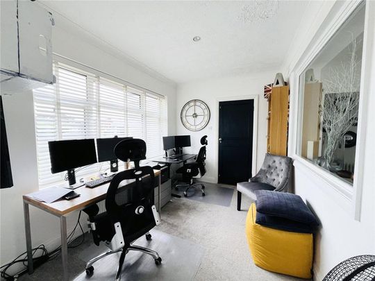 4 bedroom detached house to rent - Photo 1