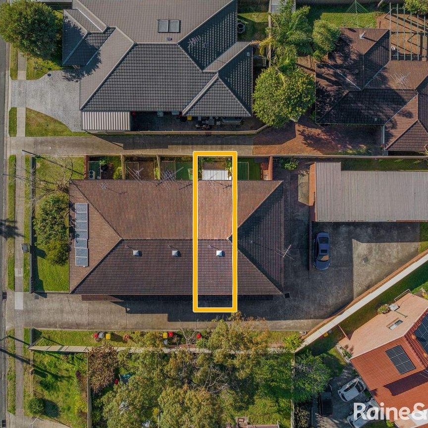 TWO BEDROOM TOWNHOUSE IN SELECTIVE SCHOOL ZONE - Photo 1