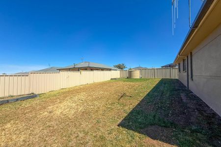 Fully Furnished Family Home - Photo 2