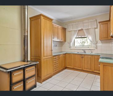 Charming 3-Bedroom Home in Prime Felixstow Location - Photo 6