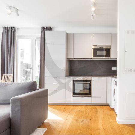 Modern Single Living - Photo 3