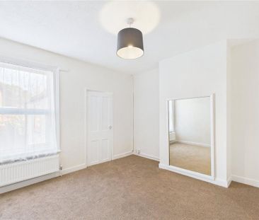 2 bedroom end of terrace house to rent - Photo 4