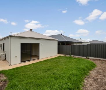 Modern Family Living in a Fast-Growing Eyre Community - Photo 2