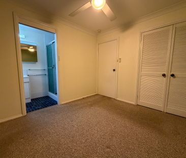 Stylish & Spacious Townhouse Living in Prime South Penrith Location - Photo 1