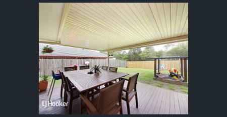 CUL-DE-SAC LOCATION/EASY WALK TO STATION - Photo 4