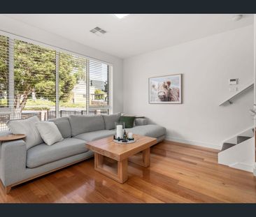 Stunning Two-Bedroom Home in Prime Location - 6 Months Lease Only - Photo 1