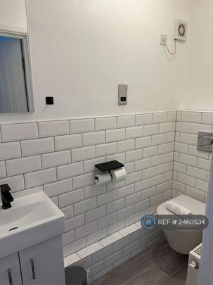 5 bedroom end of terrace house to rent - Photo 1