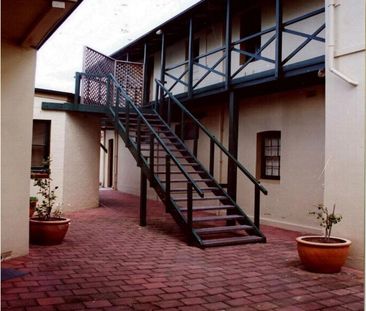 Large bedsit -Available 24/12/25 !!!! - Photo 4