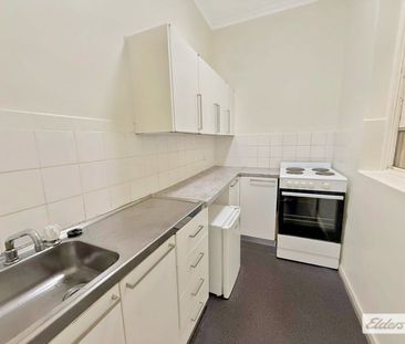 RENOVATED ART DECO ONE BEDROOM APARTMENT - PRIME LOCATION! - Photo 4