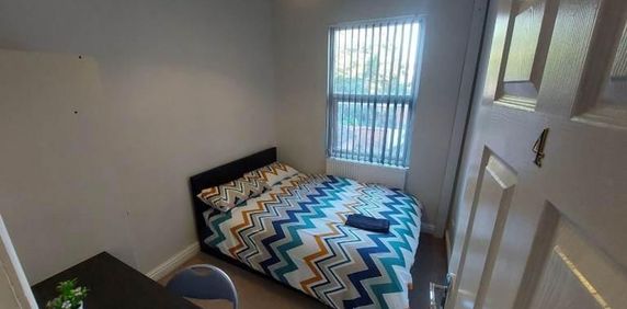1 bedroom in a house share to rent - Photo 2