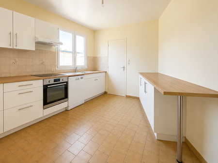 Location Maison 5 pièces 99m² LE MANS 72100 - Photo 2