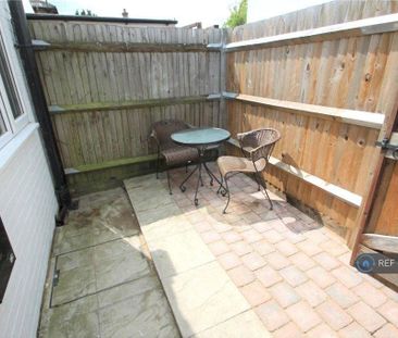 1 bedroom semi-detached house to rent - Photo 4