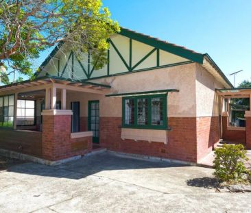 Great Sized Family Home with Oversized Child Friendly Yard - Photo 5