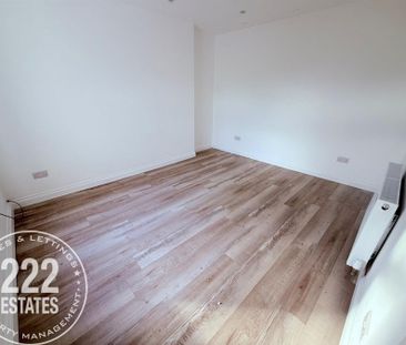 Barnsfold Road - Stockport - SK6 - Photo 4