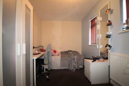 5 bedroom semi-detached house to rent - Photo 4