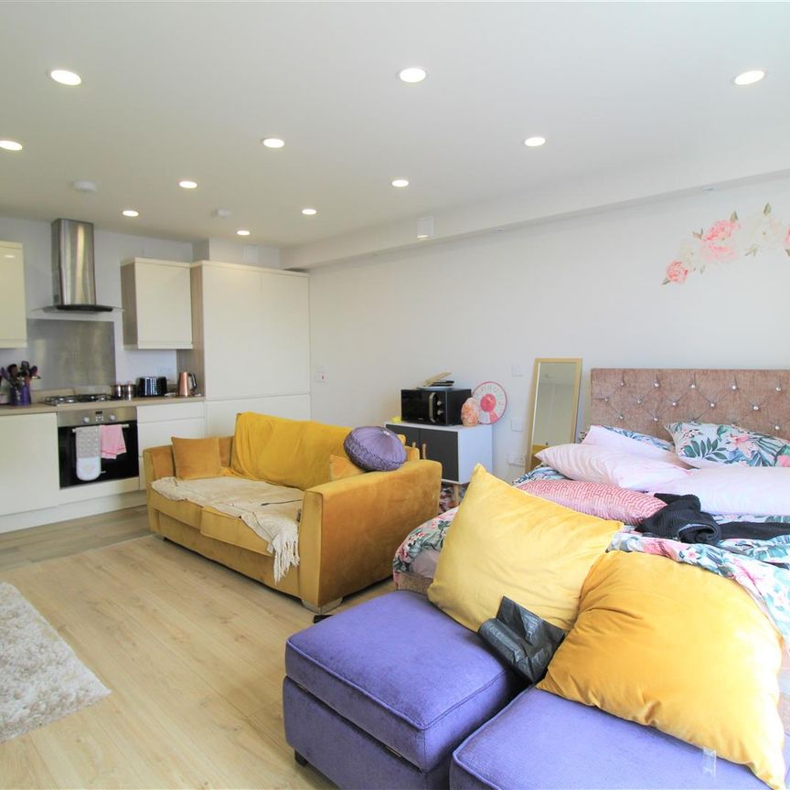 London Road, Croydon - Photo 1