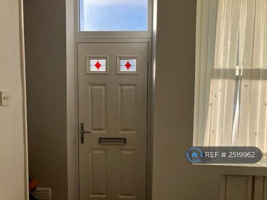 2 bedroom end of terrace house to rent - Photo 1