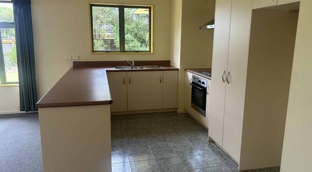 Large 2 bedroom, private home in Wakefield - Photo 1