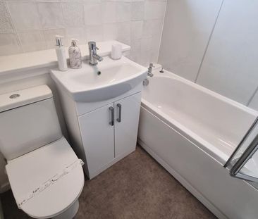 2 bedroom semi-detached house to rent - Photo 6