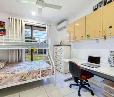 FAMILY HOME WITH SOLAR - Photo 1