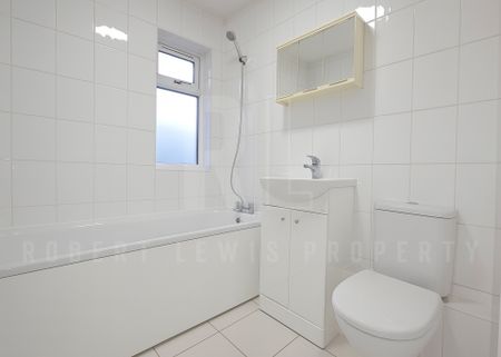 Characterful Two-Bedroom Maisonette Camden Town – Arlington Road, NW1 7ES - Photo 4