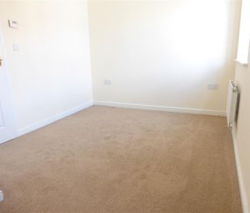Portland Drive, Barry - Photo 2
