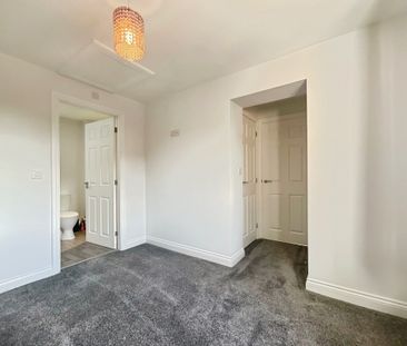 3 bedroom Detached House to let - Photo 6