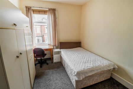 4 Bedroom House - Photo 2