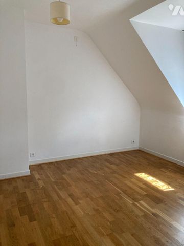 Maison de bourg, mitoyenne d'un côté, a proximité de tous commerces, comprenant : Au rez-de-ch... - Photo 5