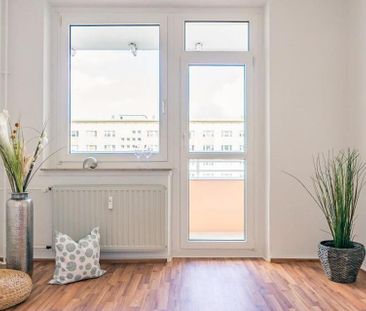 Modernisierte 2-Raum-Wohnung mit Balkon - Foto 1