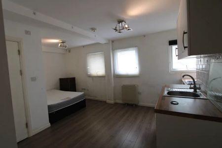 Studio Flat, Westcott House, SE27 - Photo 3
