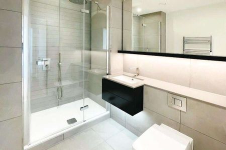 A spacious 2 bedroom apartment located within the London Square Bermondsey Development, perfectly located in vibrant Bermondsey. - Photo 5