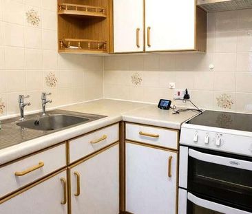 Redwood Manor, Tanners Lane, Haslemere, Surrey, GU27 - Photo 4