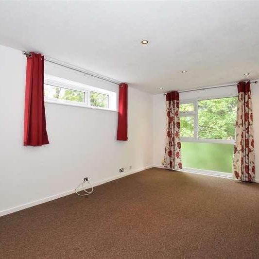 Aurum Close, Horley, RH6 - Photo 1