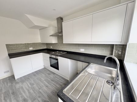 Fairthorne Gardens, Alverstoke, Gosport, Hampshire, PO12 - Photo 5