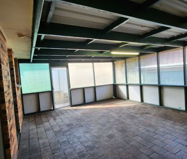 Single Level Home - Photo 3