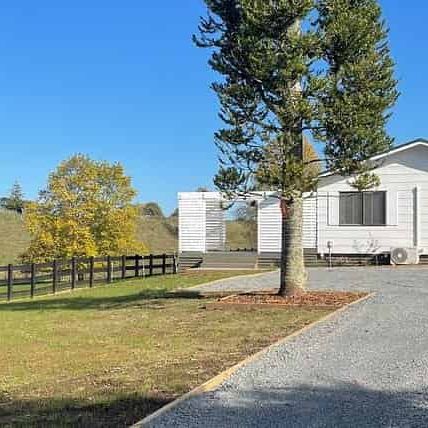Newly renovated cottage with rural views - Photo 1