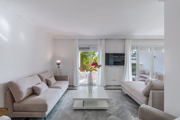 Apartamento planta baja en alquiler en Marbella, Marbella - Photo 1