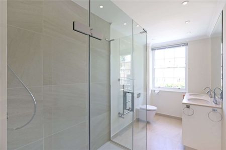 An unfurnished beautifully presented family house in Holland Park. - Photo 5
