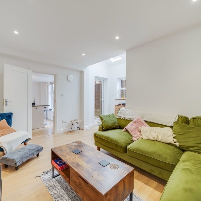 2 bedroom flat to rent - Photo 1