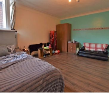 6 Bed - Haddon Hall, Bankfield Road, Burley, Leeds - LS4 2JT - Student - Photo 4