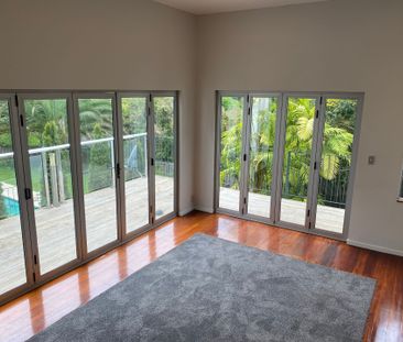 Stylish living with swimming pool and vast sea views - Photo 4