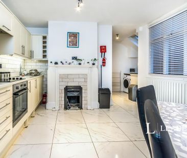 2 bedroom terraced house to rent - Photo 4