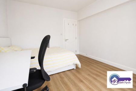 3 Bedroom Flat To Rent - Photo 2