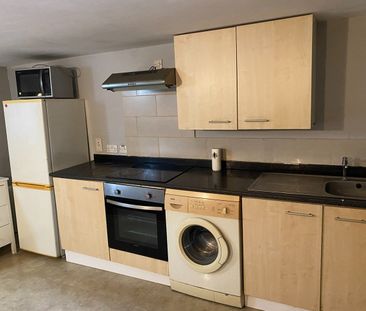 Studio Flat, Beeston, LS11 - Photo 2