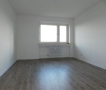 ***Renoviert und bezugsfertig... Schicke 2-Zimmerwohnung in zentral... - Photo 1