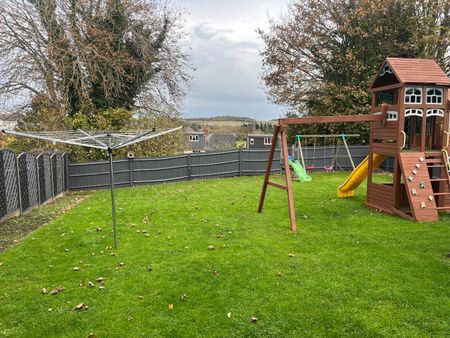 3 Bed Semi-Detached House, Strathmore Avenue, LU1 - Photo 2