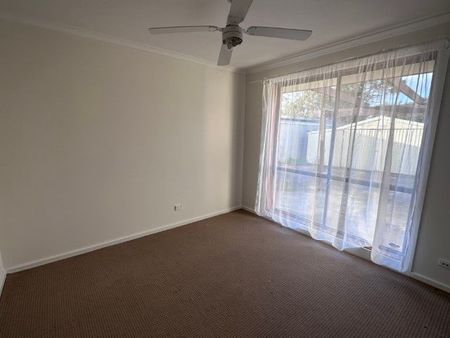 Large Family Home! - Photo 5